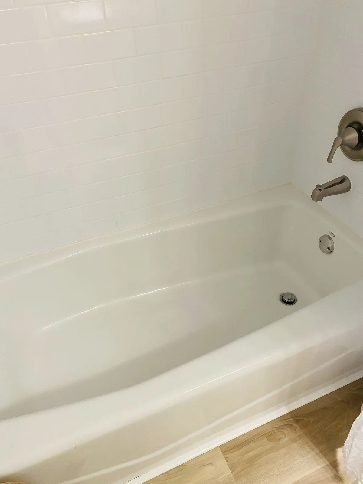 Spotless bathtub and tile surround